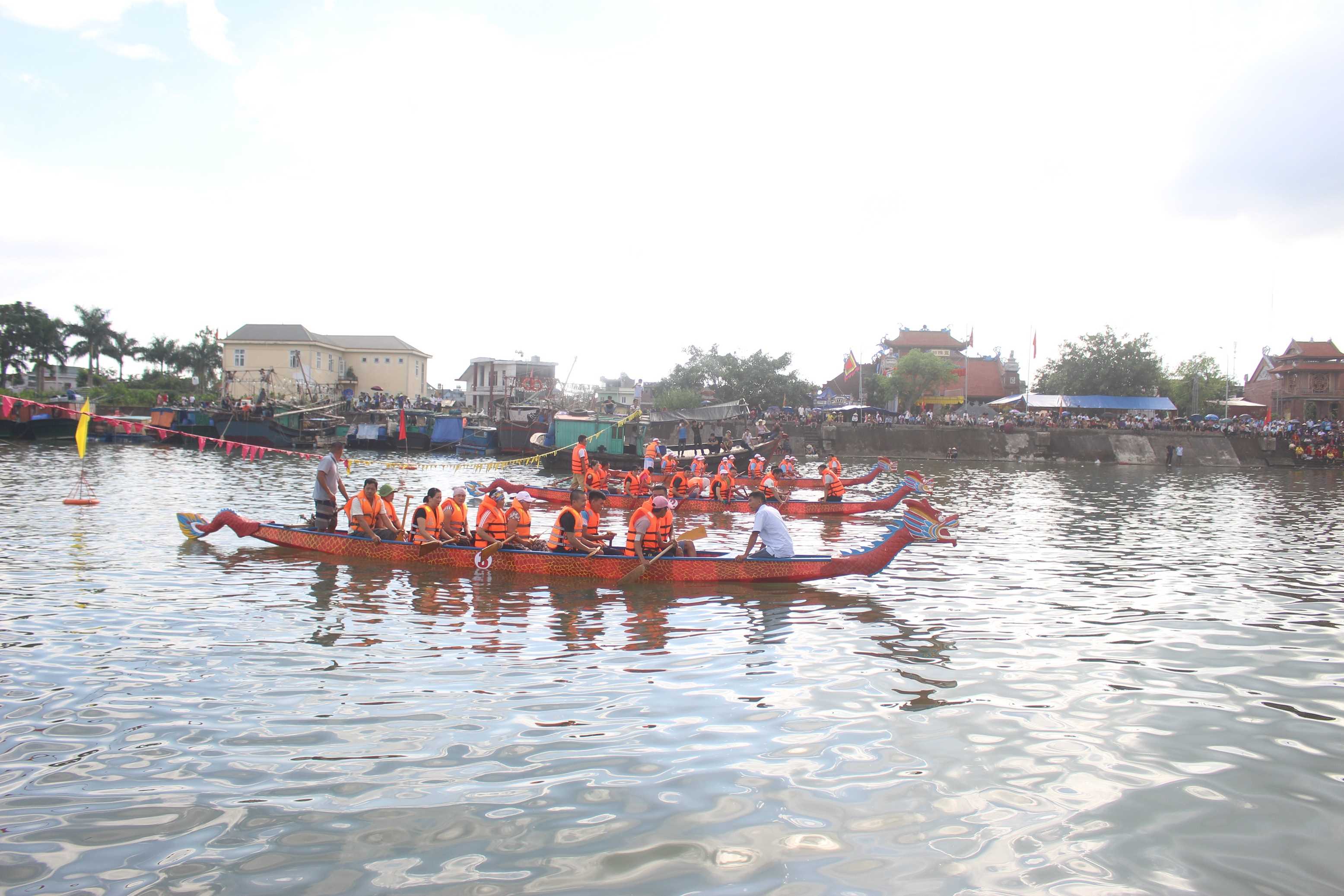 Hải Hà tổ chức giải đua thuyền truyền thống năm 2017